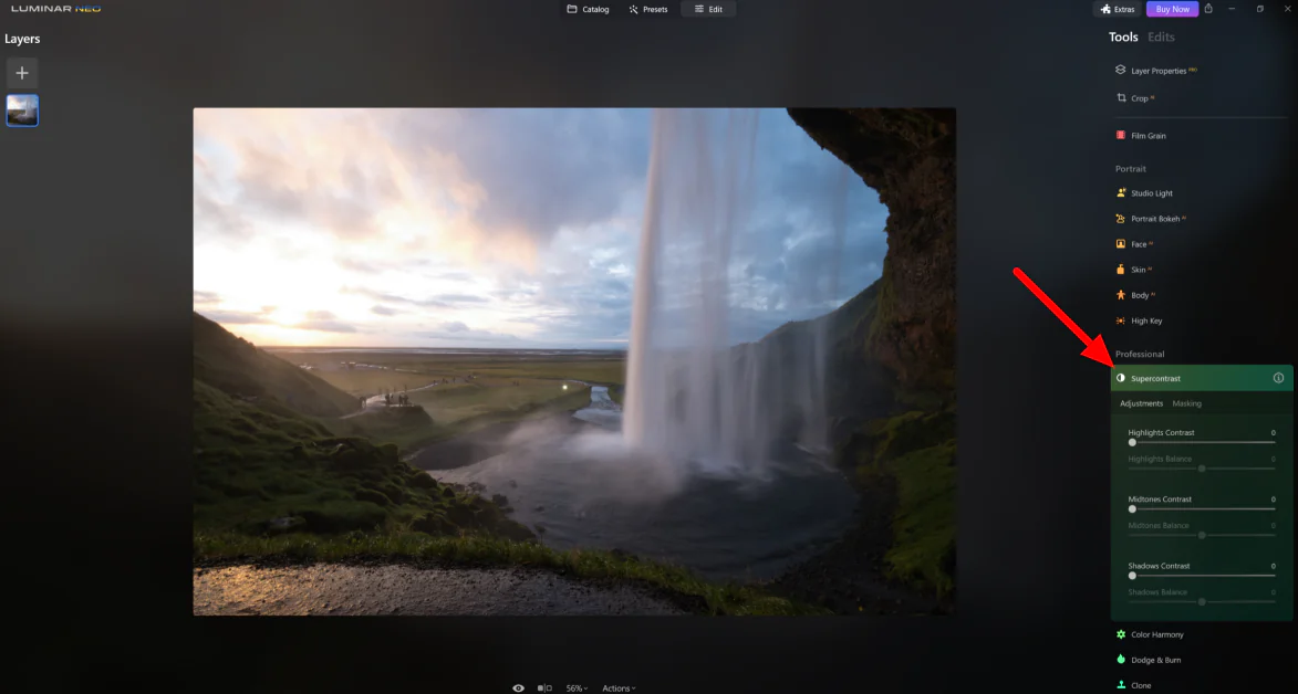 Вибір параметра Supercontrast з інструментів Skylum Luminar Neo.