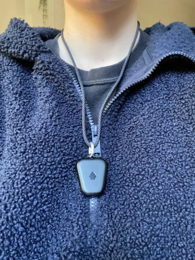 Носіння пристрою Fieldy.