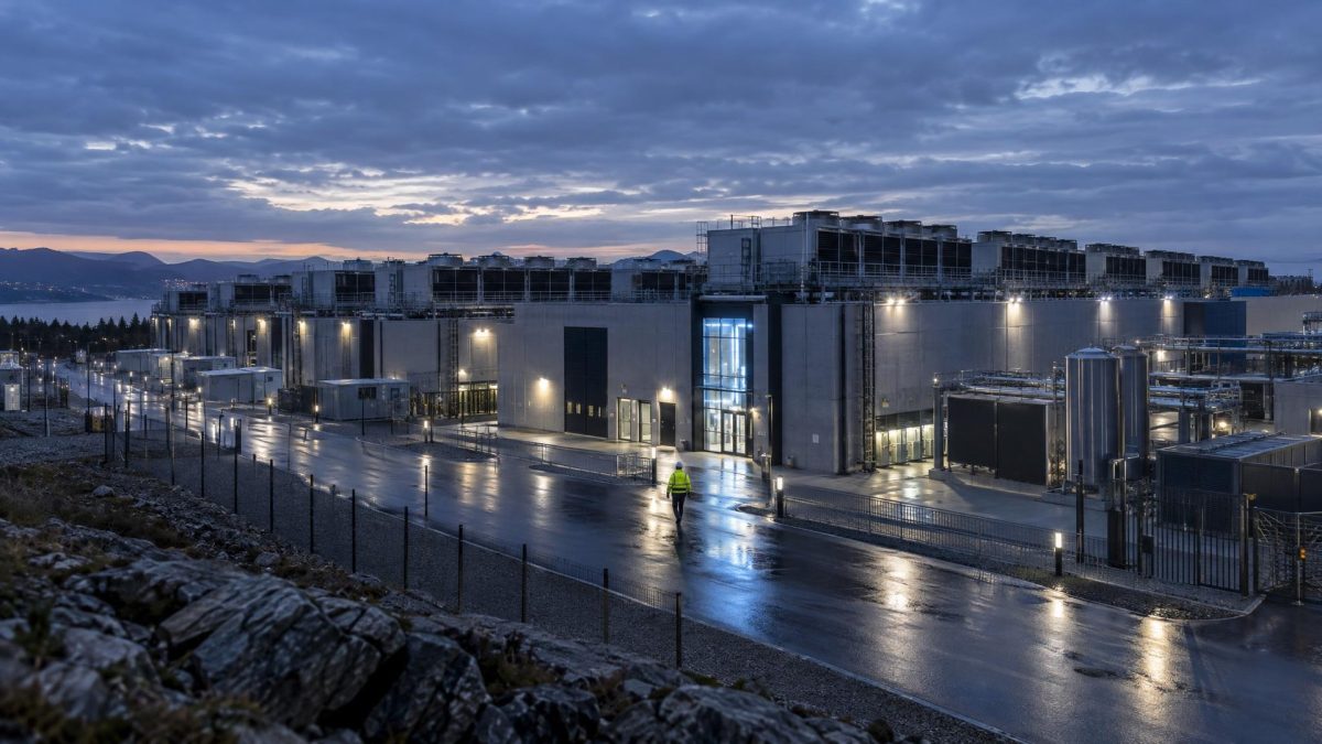 Benchmark Firm Gives Mistral Large 4 Preview a 38 Intelligence Score